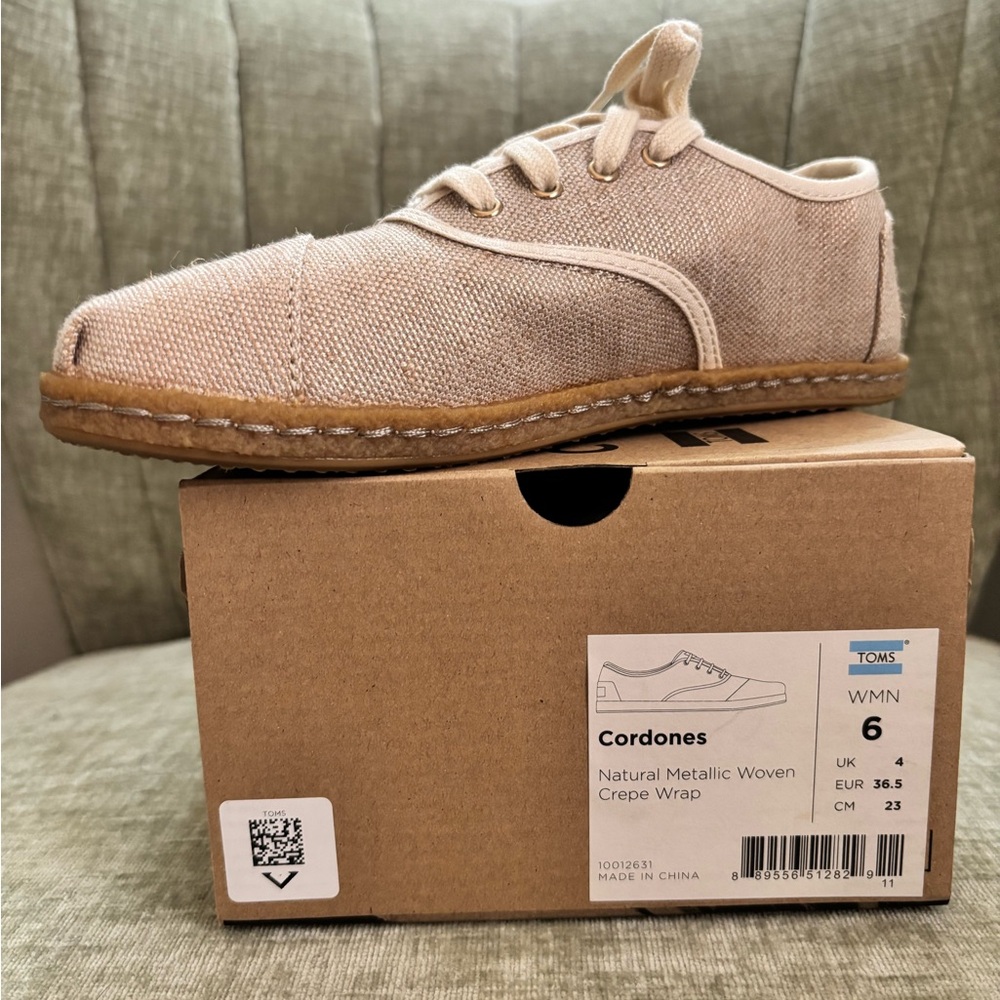 Toms Cordones - Natural Metalic Woven Crepe Wrap - NEW IN BOX!